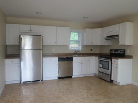Large Eat in Kitchen/Stainless Steal Appliances